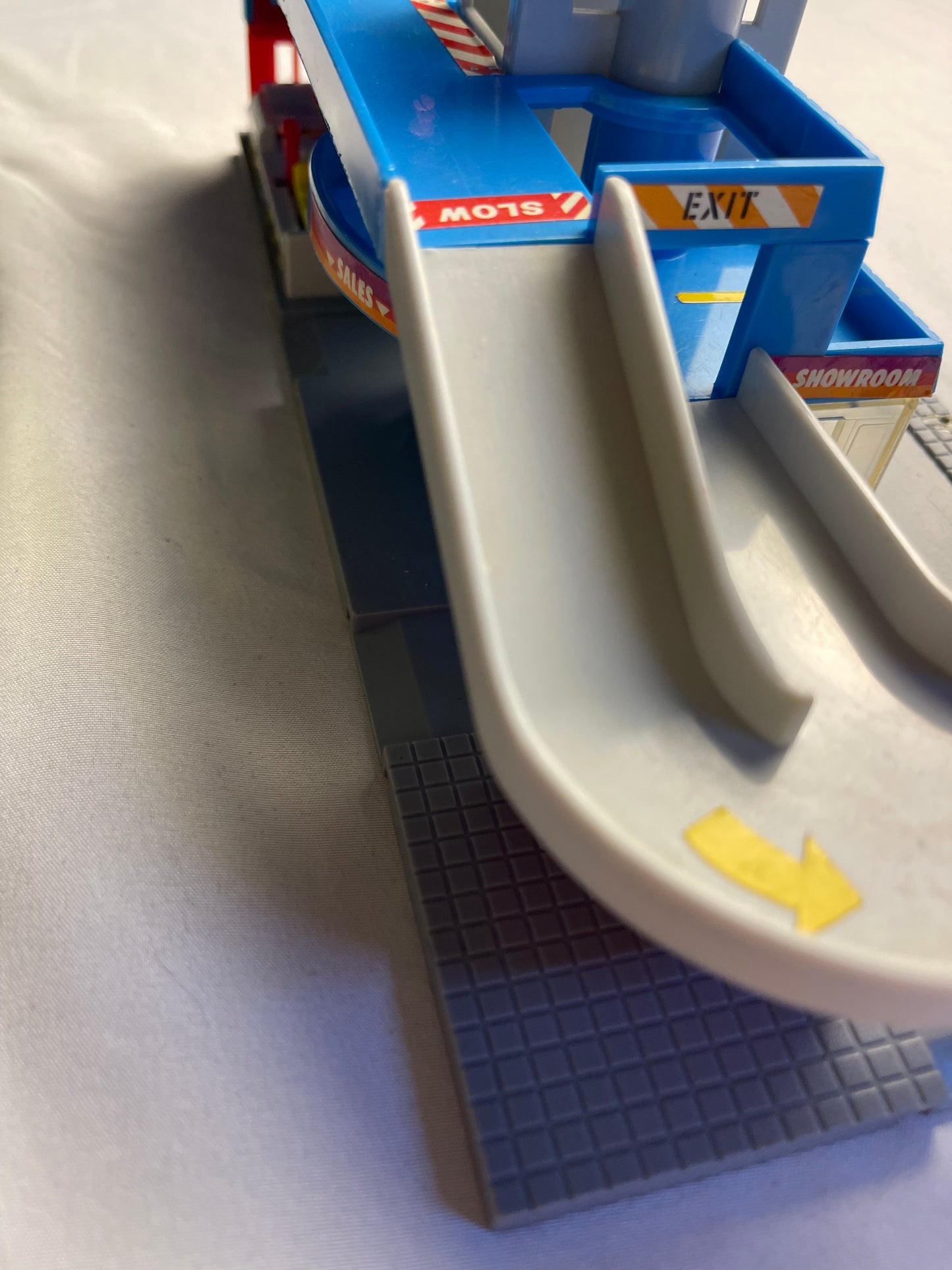 1989 Galoob Micro Machines Car Wash City & Service City Play set’s(incomplete ) LOT