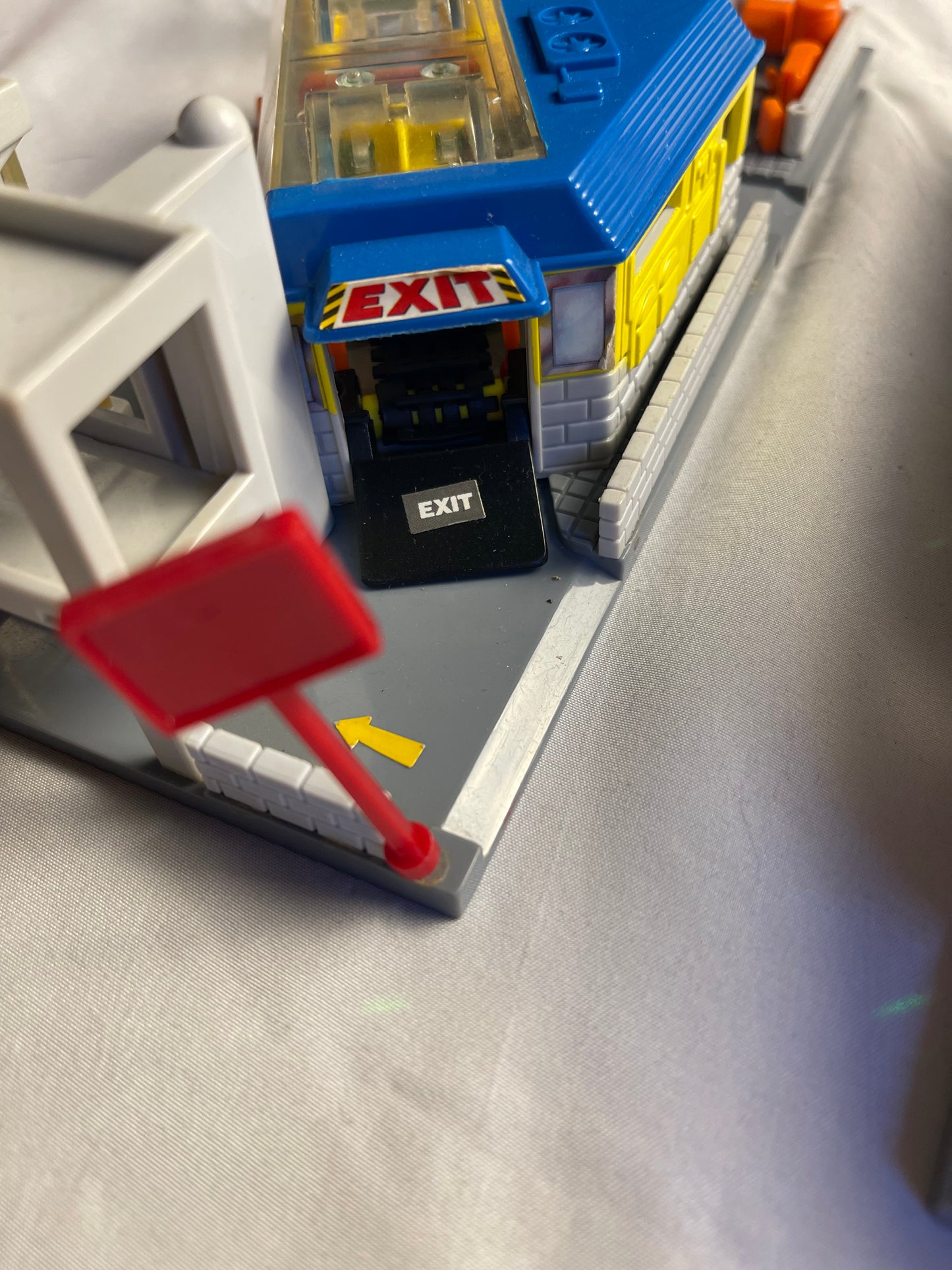1989 Galoob Micro Machines Car Wash City & Service City Play set’s(incomplete ) LOT