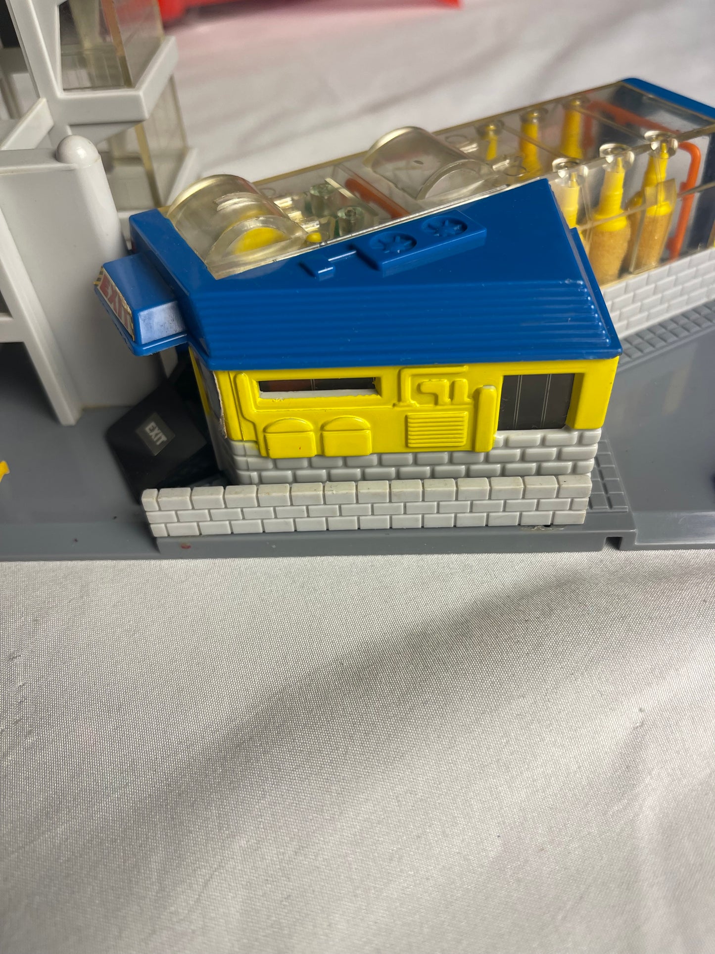 1989 Galoob Micro Machines Car Wash City & Service City Play set’s(incomplete ) LOT