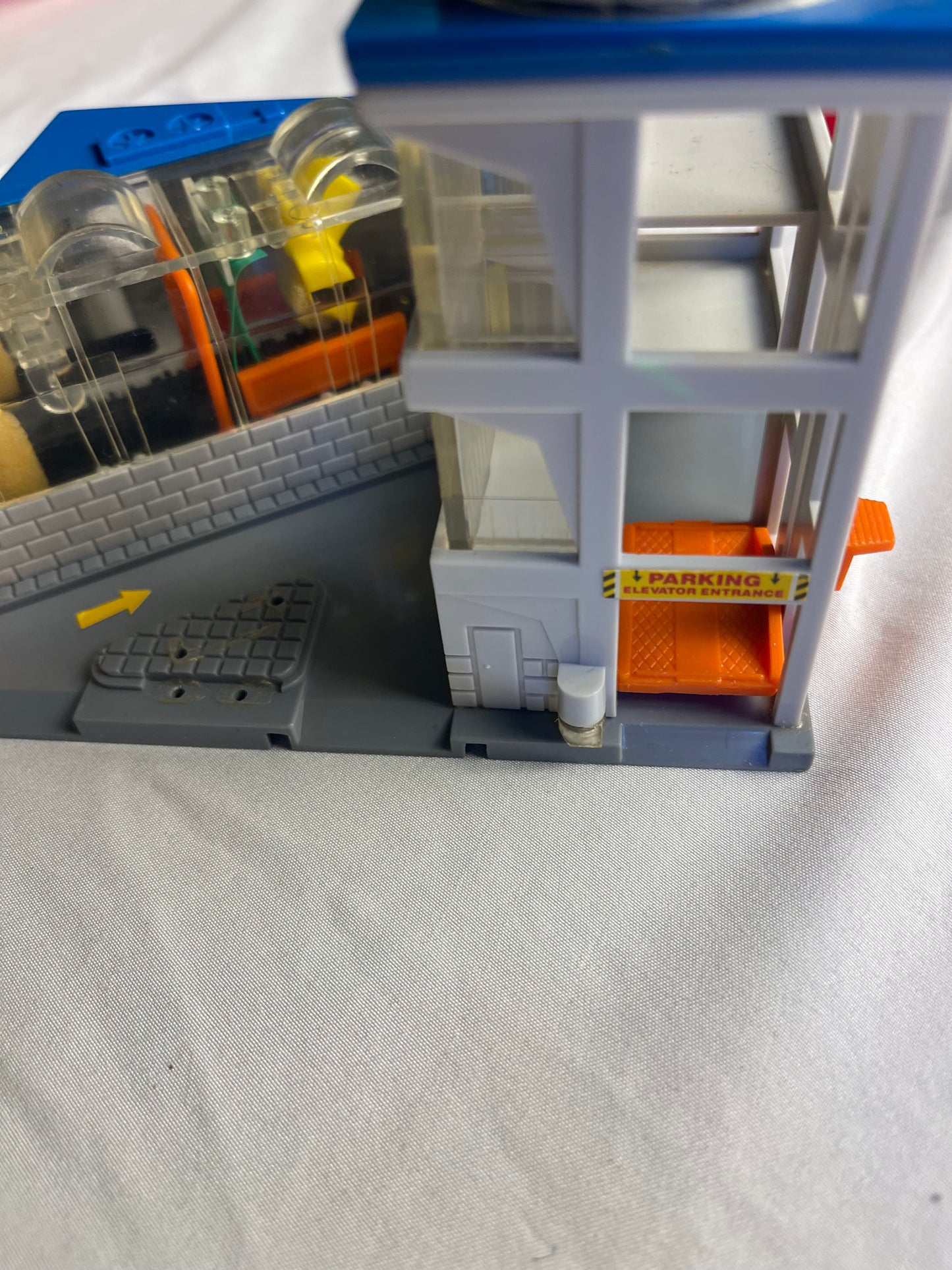 1989 Galoob Micro Machines Car Wash City & Service City Play set’s(incomplete ) LOT