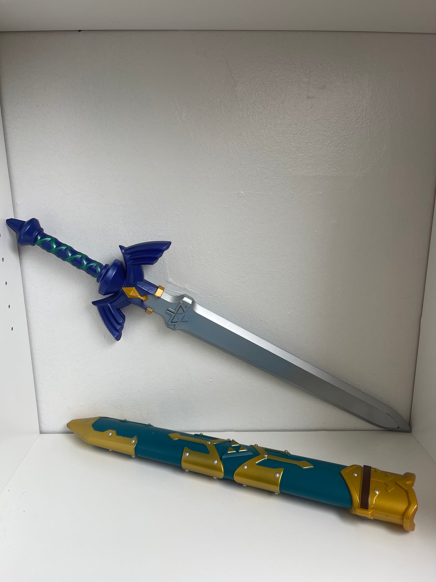 Nintendo Legend of Zelda Skyward The Master Link 27" Sword & Sheath