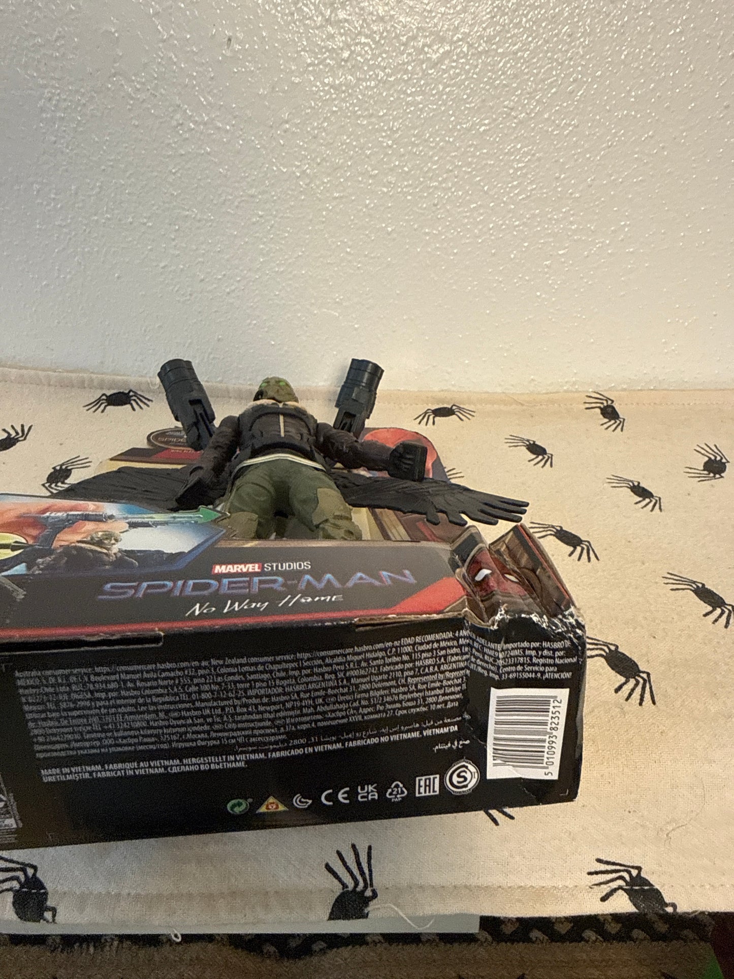 Spider-Man Wing Blast Marvel's Vulture Deluxe 6-Inch Action Figure Brand New (package damage )