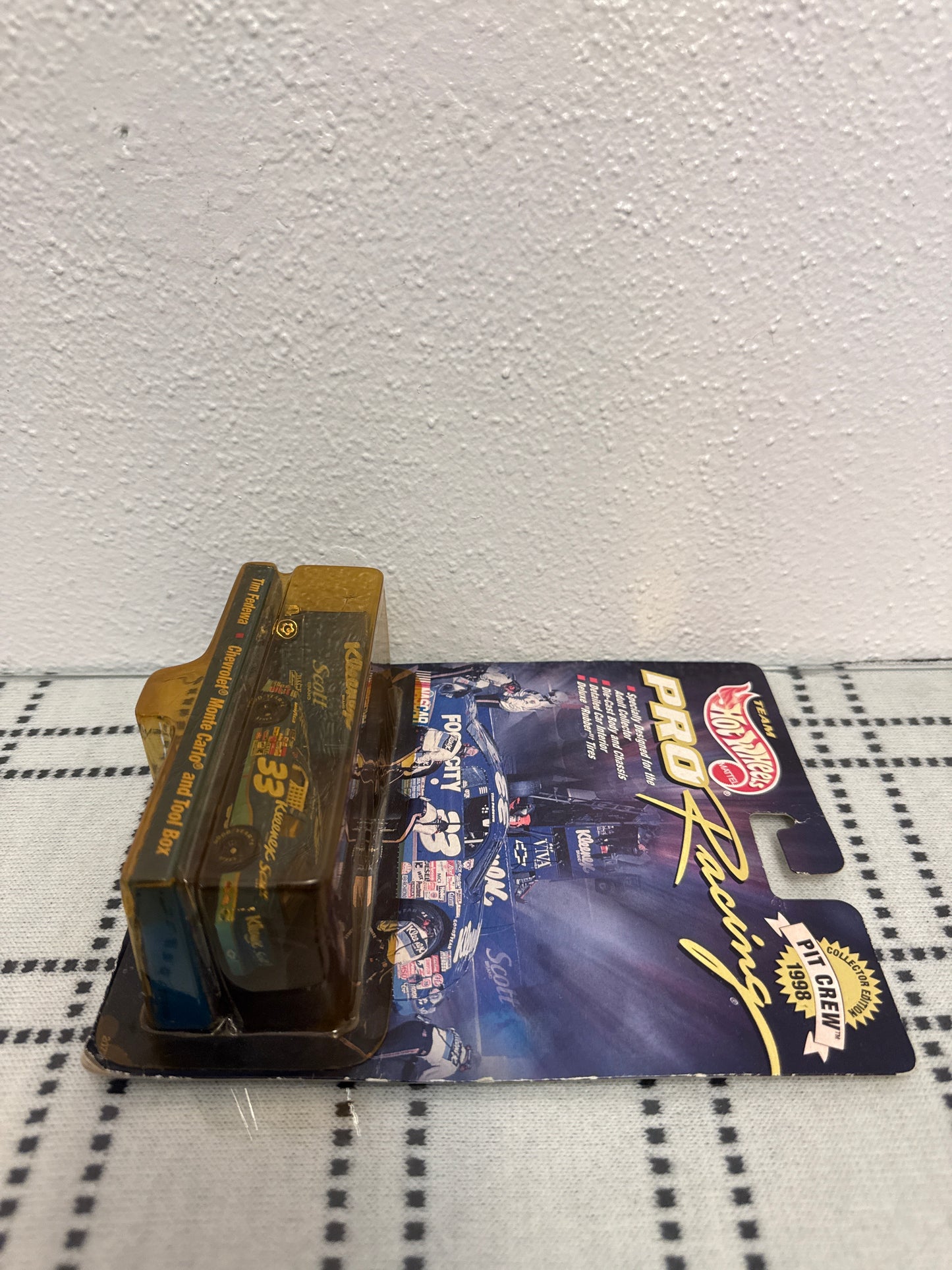 Hot Wheels Pro Racing 1998 Tim Fedewa Chevrolet Monte Carlo Tool Box Pit Crew(yellowed package )