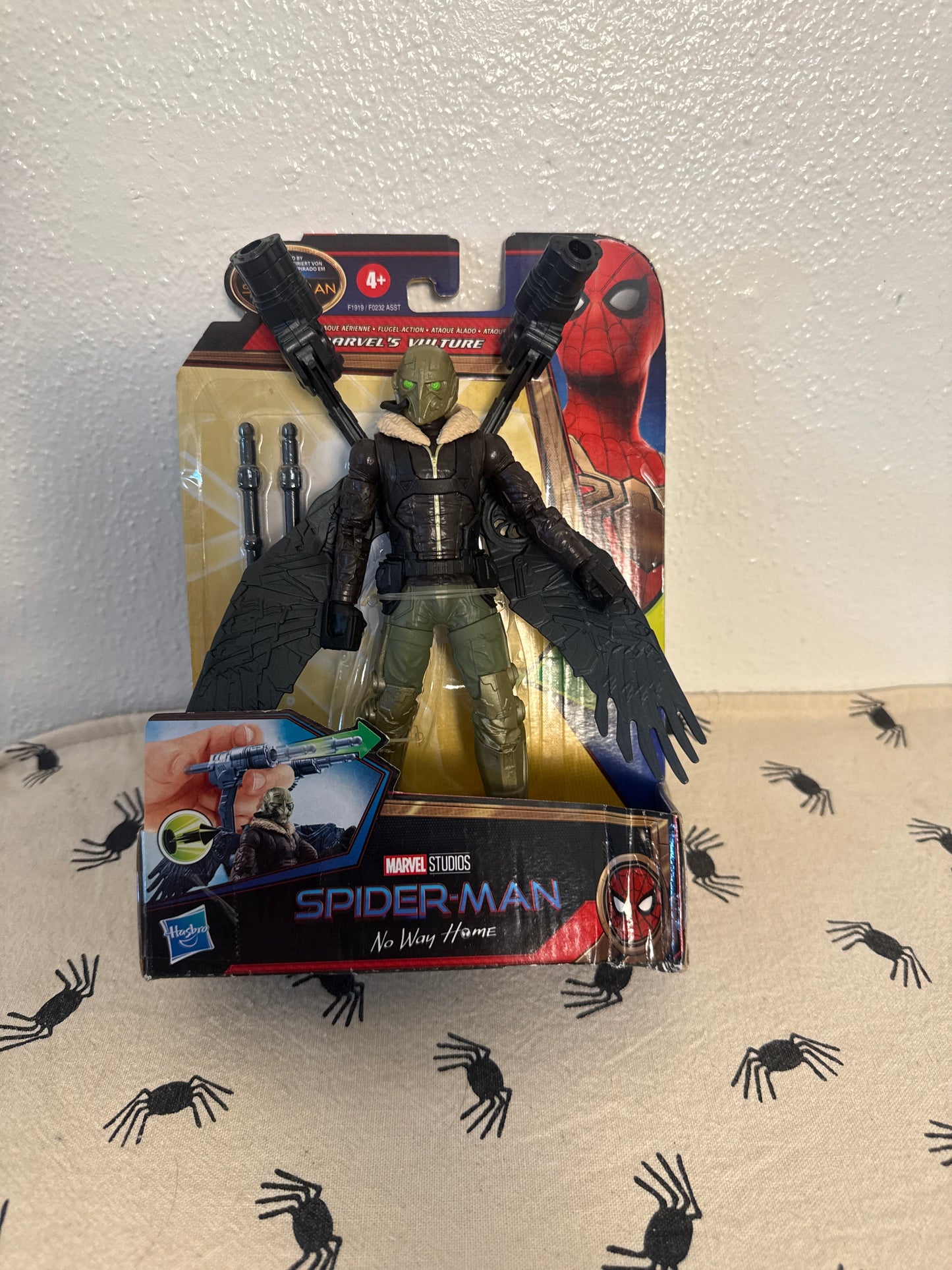 Spider-Man Wing Blast Marvel's Vulture Deluxe 6-Inch Action Figure Brand New (package damage )