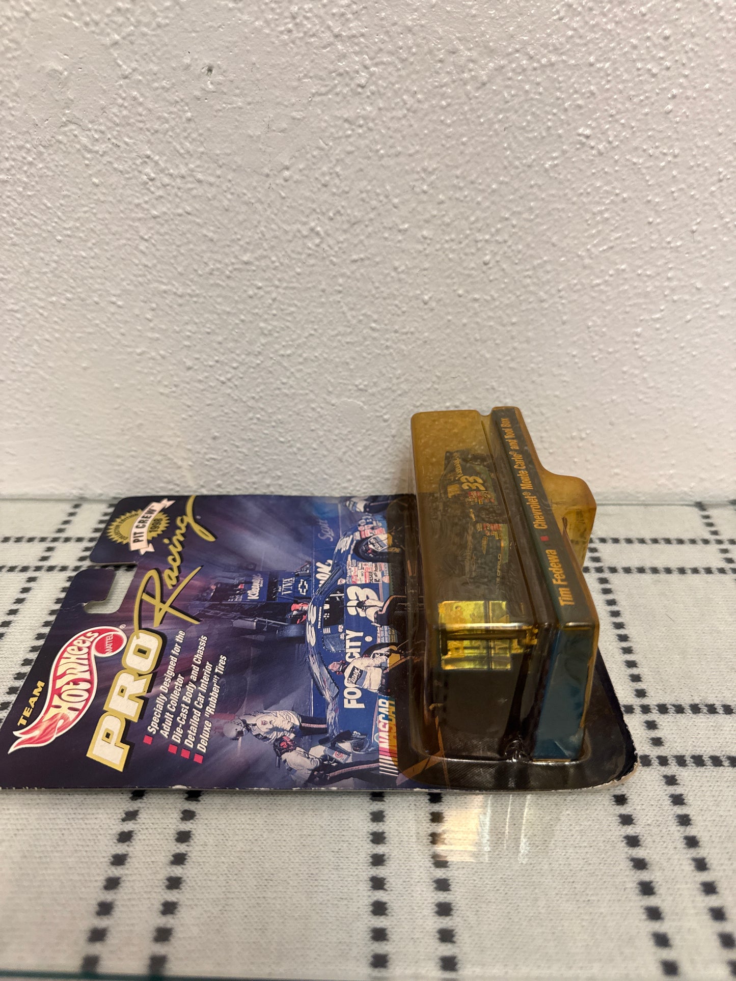 Hot Wheels Pro Racing 1998 Tim Fedewa Chevrolet Monte Carlo Tool Box Pit Crew(yellowed package )