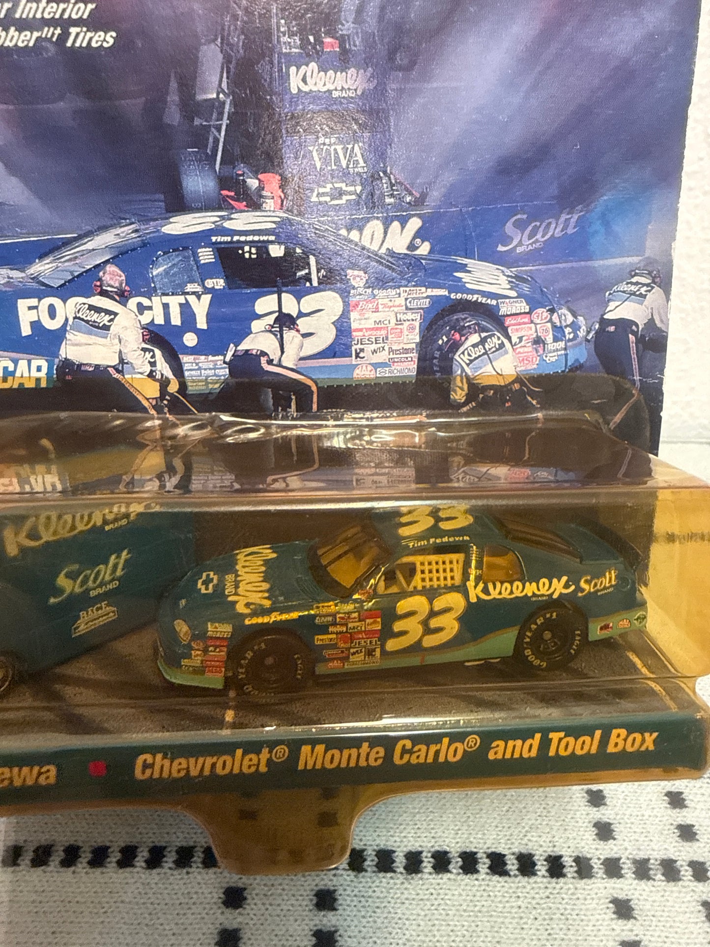 Hot Wheels Pro Racing 1998 Tim Fedewa Chevrolet Monte Carlo Tool Box Pit Crew(yellowed package )