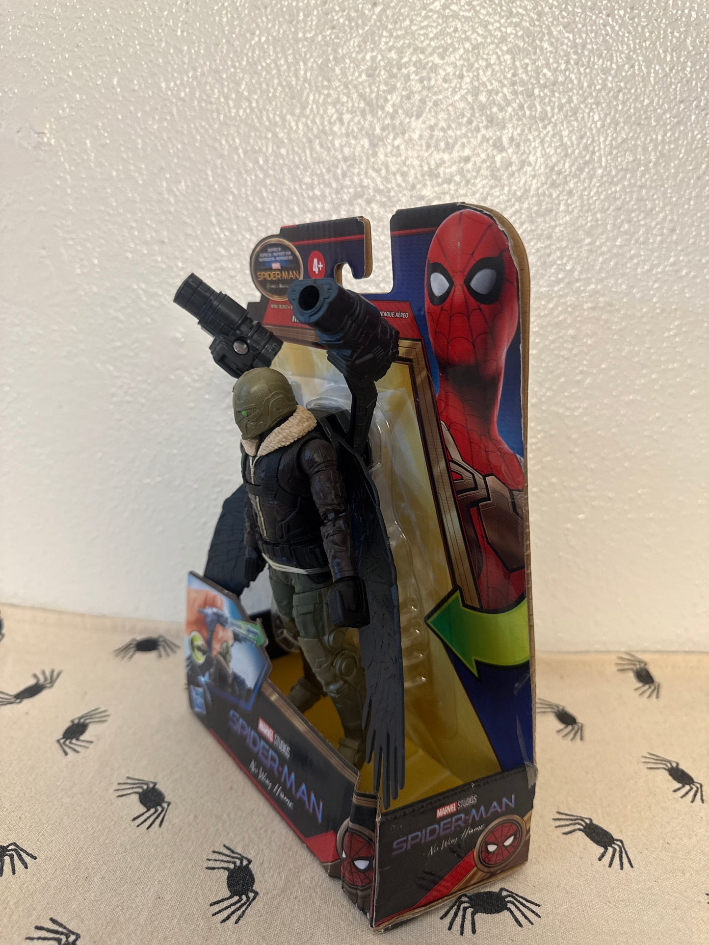 Spider-Man Wing Blast Marvel's Vulture Deluxe 6-Inch Action Figure Brand New (package damage )