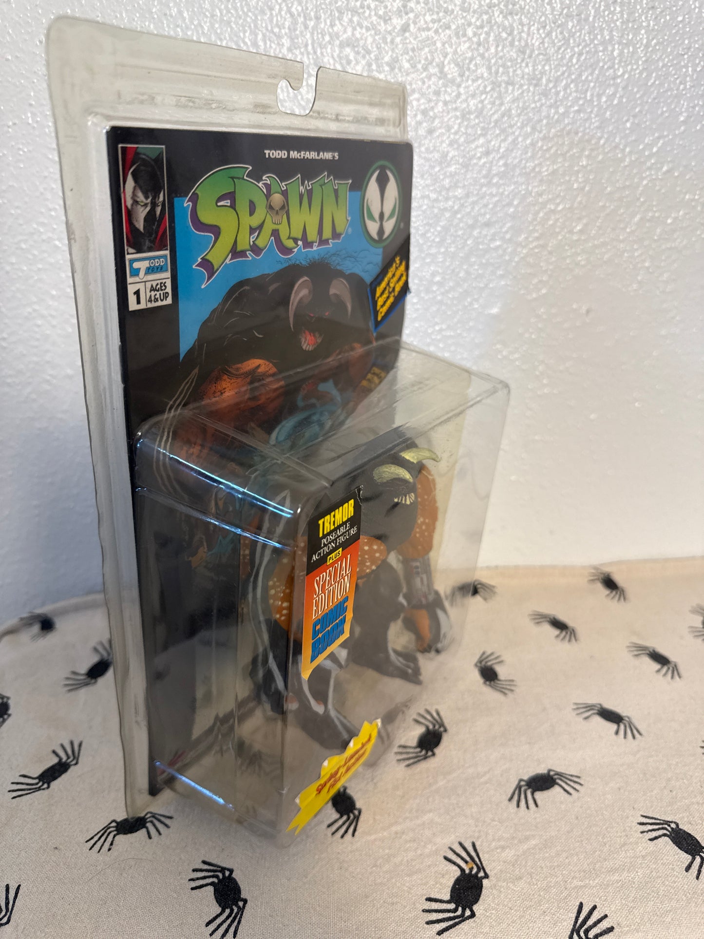 1994 McFarlane Toys Spawn Tremor Series 1 Action Figure W/ Comic Book