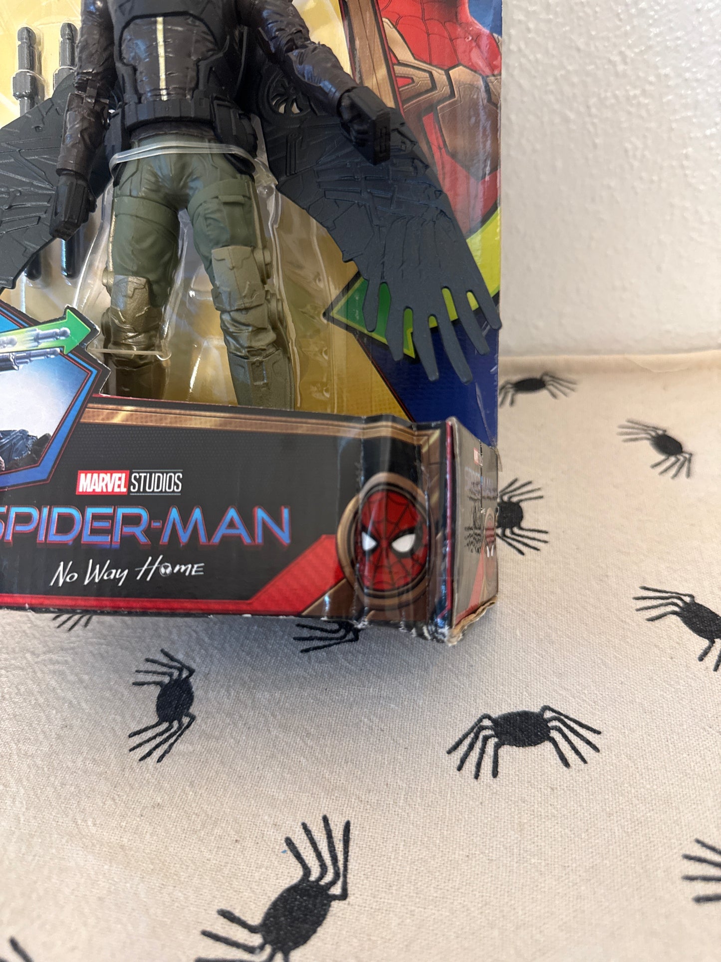 Spider-Man Wing Blast Marvel's Vulture Deluxe 6-Inch Action Figure Brand New (package damage )