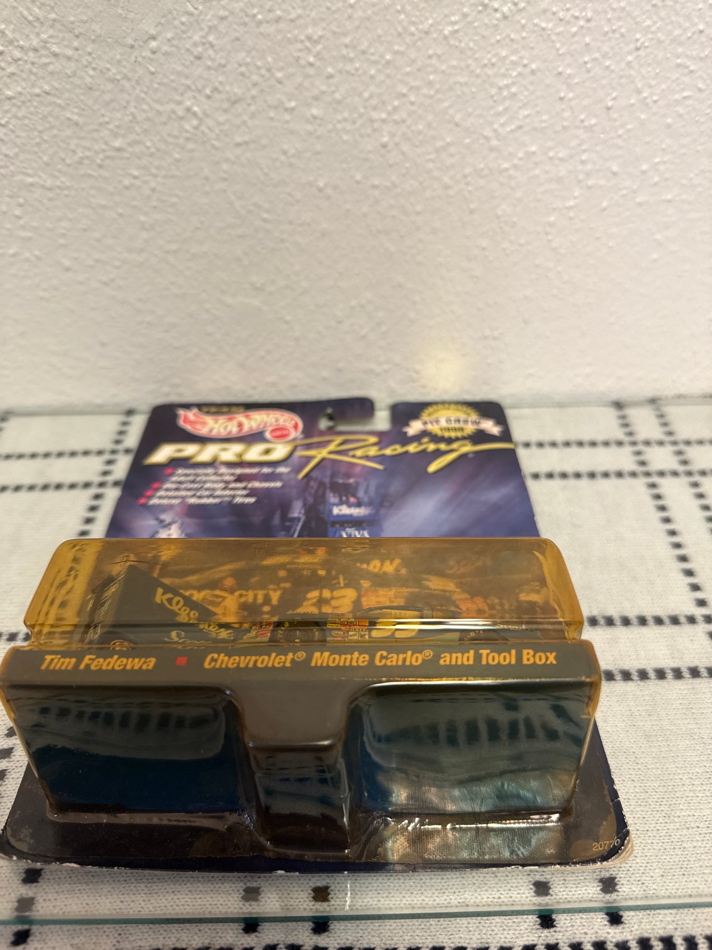 Hot Wheels Pro Racing 1998 Tim Fedewa Chevrolet Monte Carlo Tool Box Pit Crew(yellowed package )
