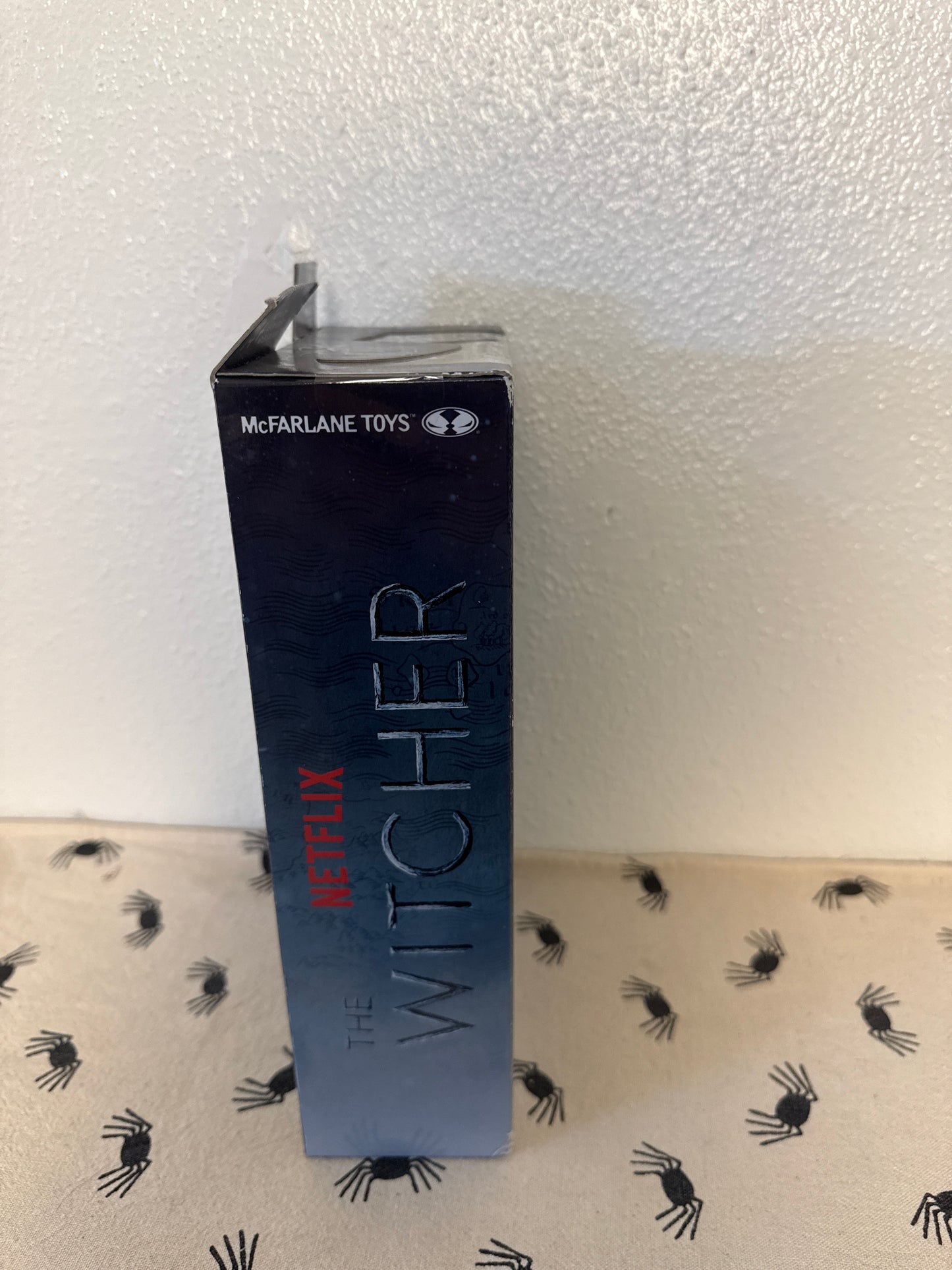 McFarlane Toys The Witcher (Netflix) Geralt of Rivia 7" Action Figure with (damage package )